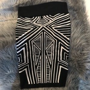 High waist black and white skirt